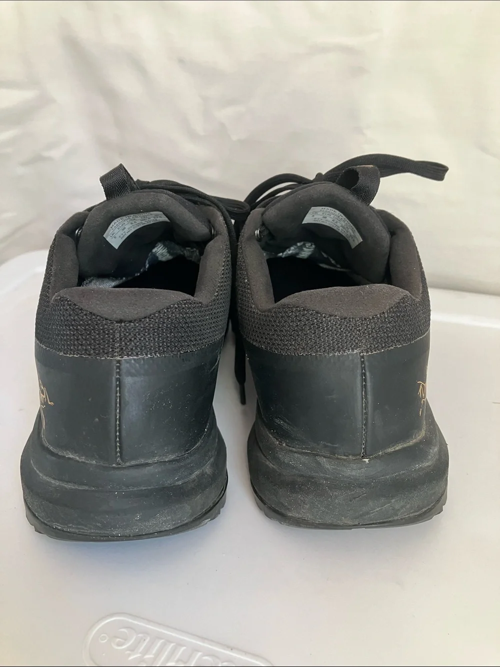 Arc'teryx Aerios FL Gore-Tex hiking shoes black gold Men’s 6.5 Women’s 8